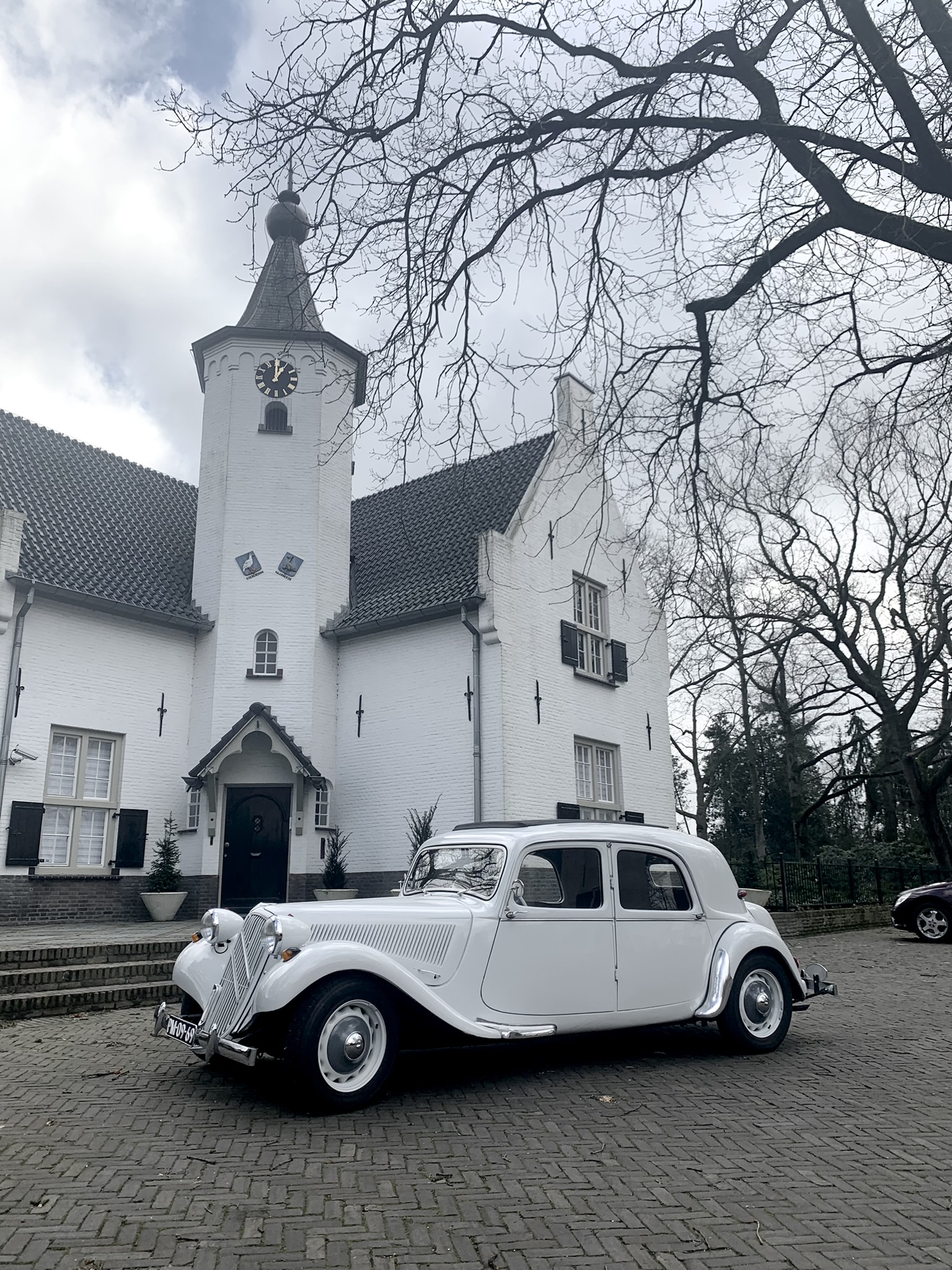 Volledig witte trouwauto Citroën Traction Avant 11 BN LoyaltyRide